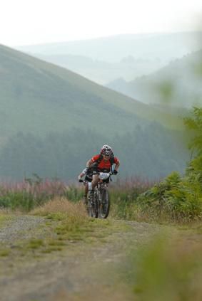Riders push the pace in a short, uphill special stage 1 on day 1