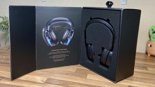 Roccat Syn Max Air wireless headset box opened