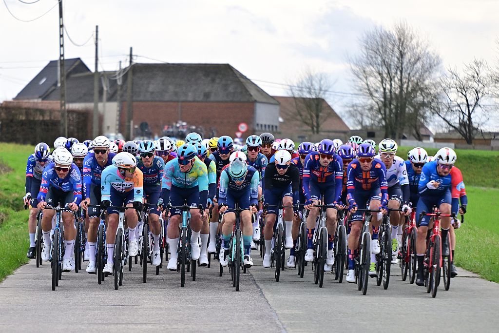 Kuurne-Brussel-Kuurne LIVE - Riders take on the early climbs as the likes of Jasper Philipsen, Jonathan Milan and Paul Magnier hope for a bunch finish