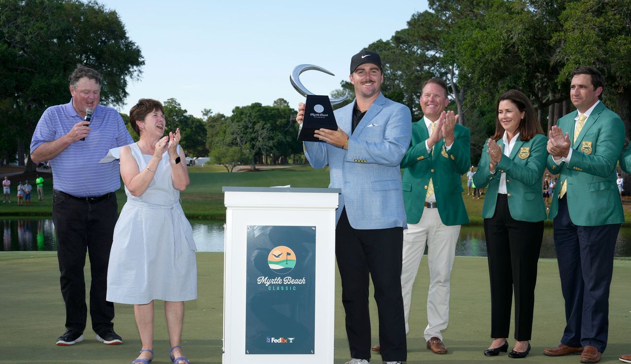 Chris Gotterup holds up the trophy