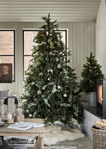 10 stylish Christmas color schemes to try this year | Real Homes