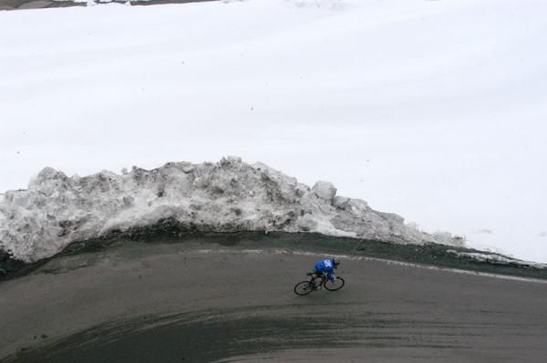 A lone Credit Agricole rider on the climb in 2005