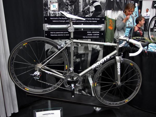 The Moots Vamoots RSL is the company's lightest road frame.