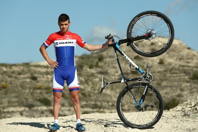 Michiel van der Heijden, the current elite men's XC national champion, with the team's XtC Advanced 27.5 race bike.