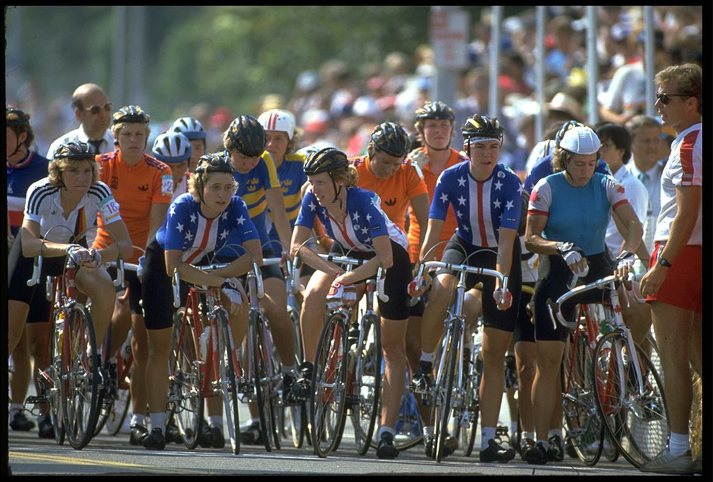 29 JUL 1984 THE USA WOMENs ROAD RACE CYCLING TEAM PREPARE FOR THE RACE TO BEGIN LEFT TO RIGHT IS REBECCA TWIGG CONNIE CARPENTERPHINNEY AND KRISTIN THOMPSON