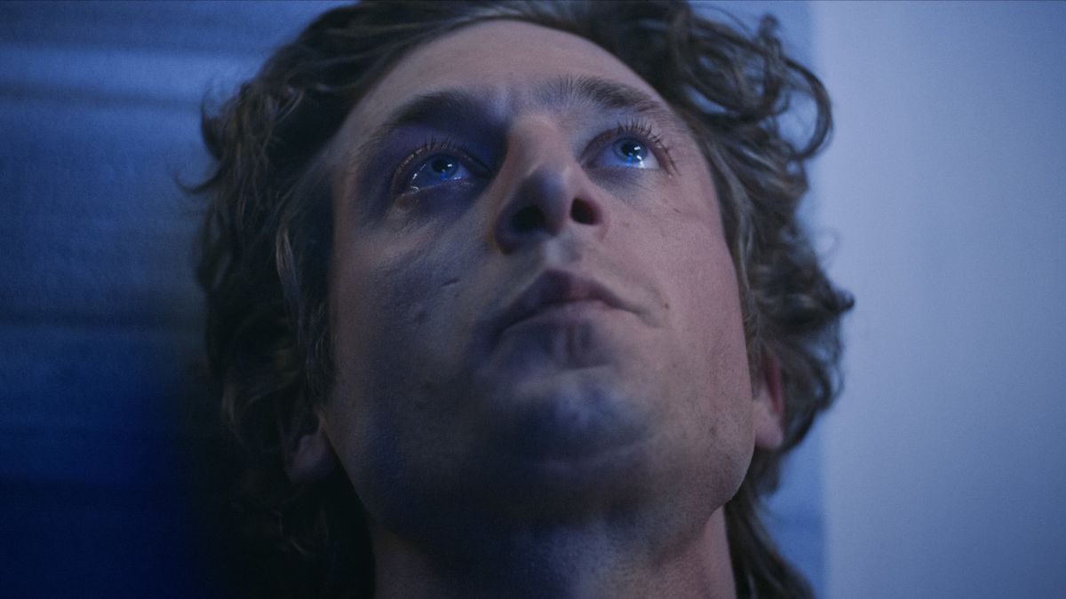 Carmy (Jeremy Allen White) contemplates his life on The Bear