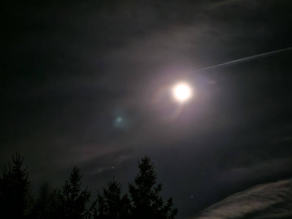 Samsung Galaxy S23 Ultra camera sample 10x zoom photo of moon