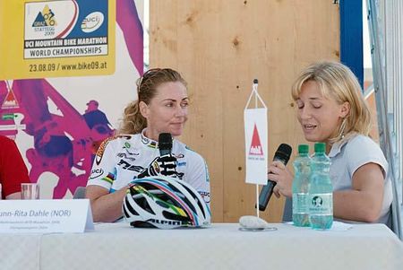 Gunn-Rita Dahle Flesjaa (Norway) will attempt to defend her marathon worlds title.