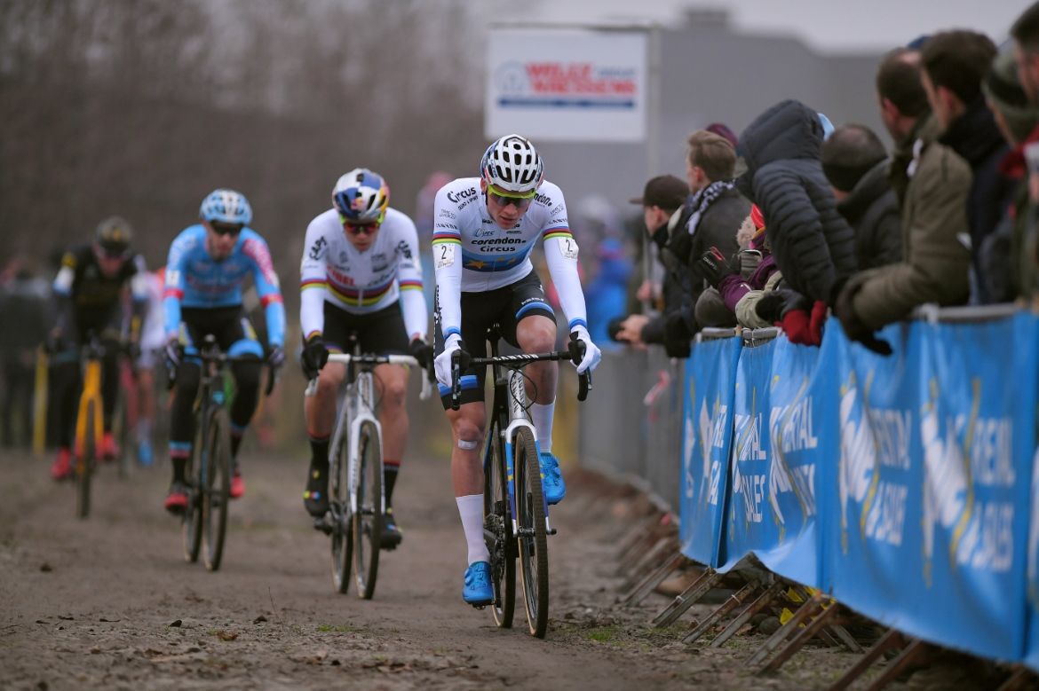 Mathieu van der Poel in the lead