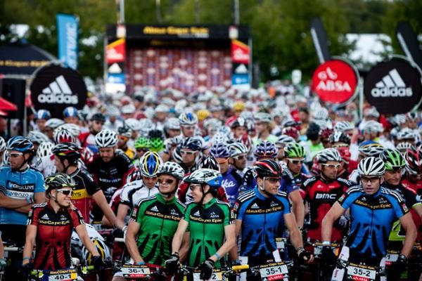 Riders at the start of stage 6