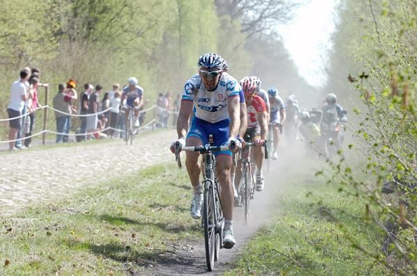 Many riders chose a smoother alternative to cobbles when possible in the Arenberg sector.