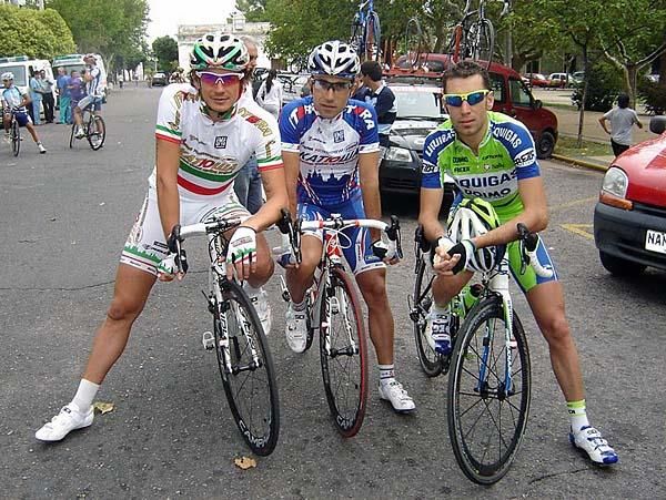 Filippo Pozzato pauses his conversation for a photo opportunity.