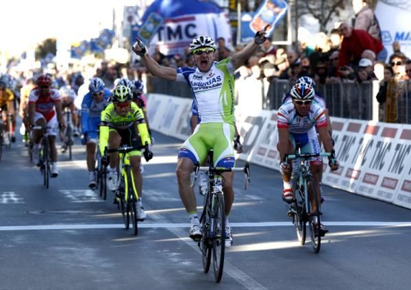 Elia Viviani (Liquigas-Cannondale) beats, Roberto Ferrari (Androni Giocattoli) and Elia Favilli (Farnese Vini - Neri Sottoli)