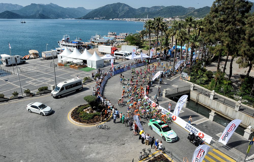 Stage 8 at the Tour of Turkey takes off.