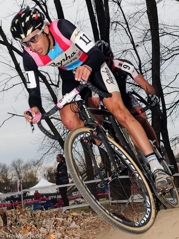 Chris Jones (Rapha-Focus) leading Geoff Kabush late in the race