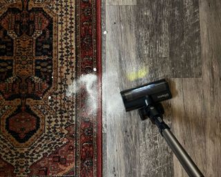 Ultenic FS1 vacuuming granulated white sugar from rug and laminate