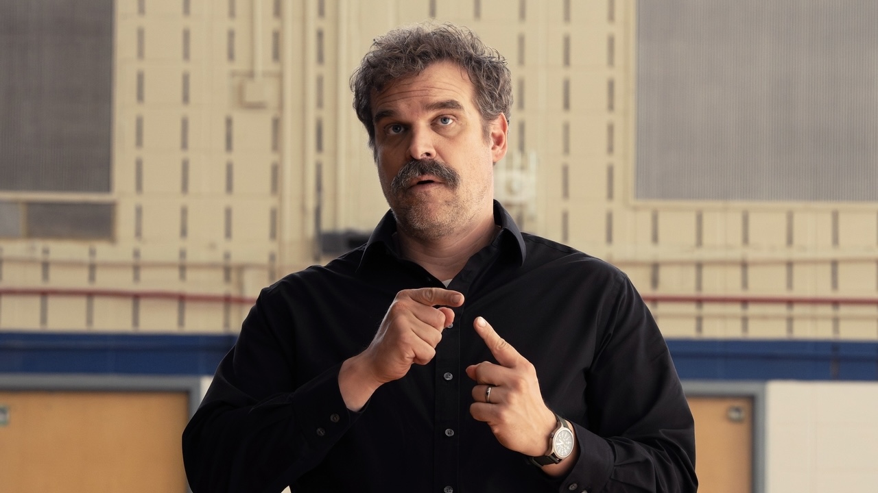 Floyd signing inside high school gym in DTF St. Louis