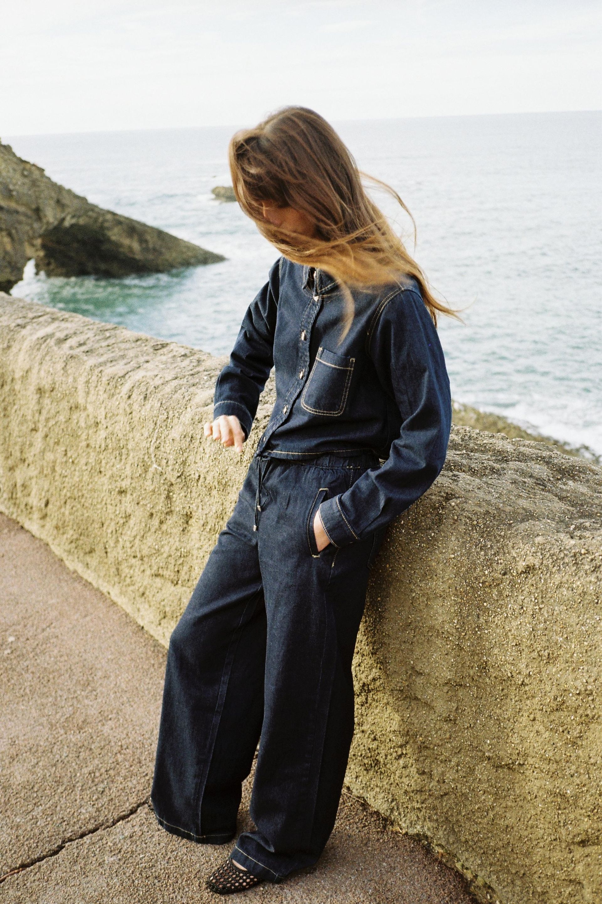 Z1975 Mid-Waist Wide-Leg Jogger Jeans