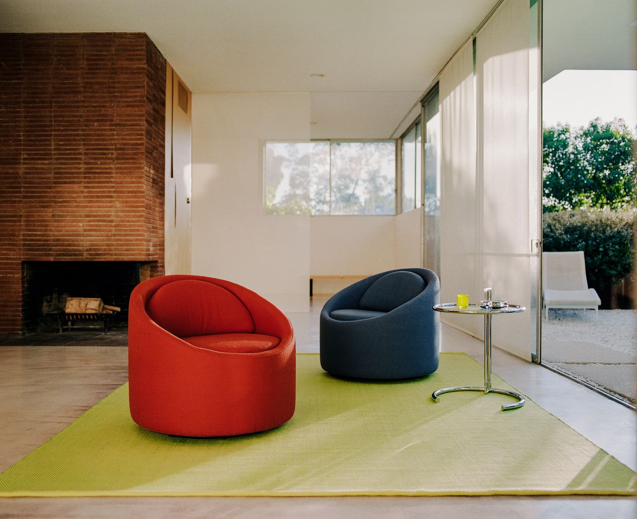 living room with modern red and black accent chairs