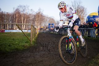 Van der Poel cruises to victory in Gullegem