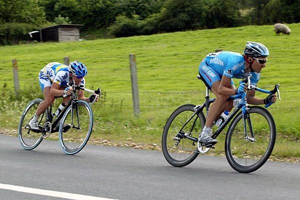 Bj&ouml;rn Schr&ouml;der (Milram) tries to keep the pace in the break high on a small descent.