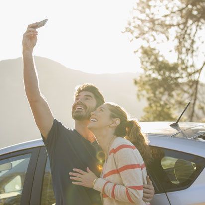 couple taking selfie on roadtrip