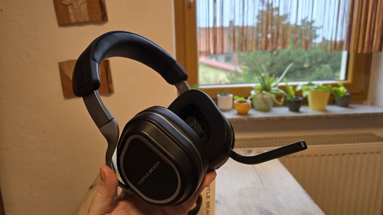 Turtle Beach Stealth 700 (Gen 3) headset review photographs