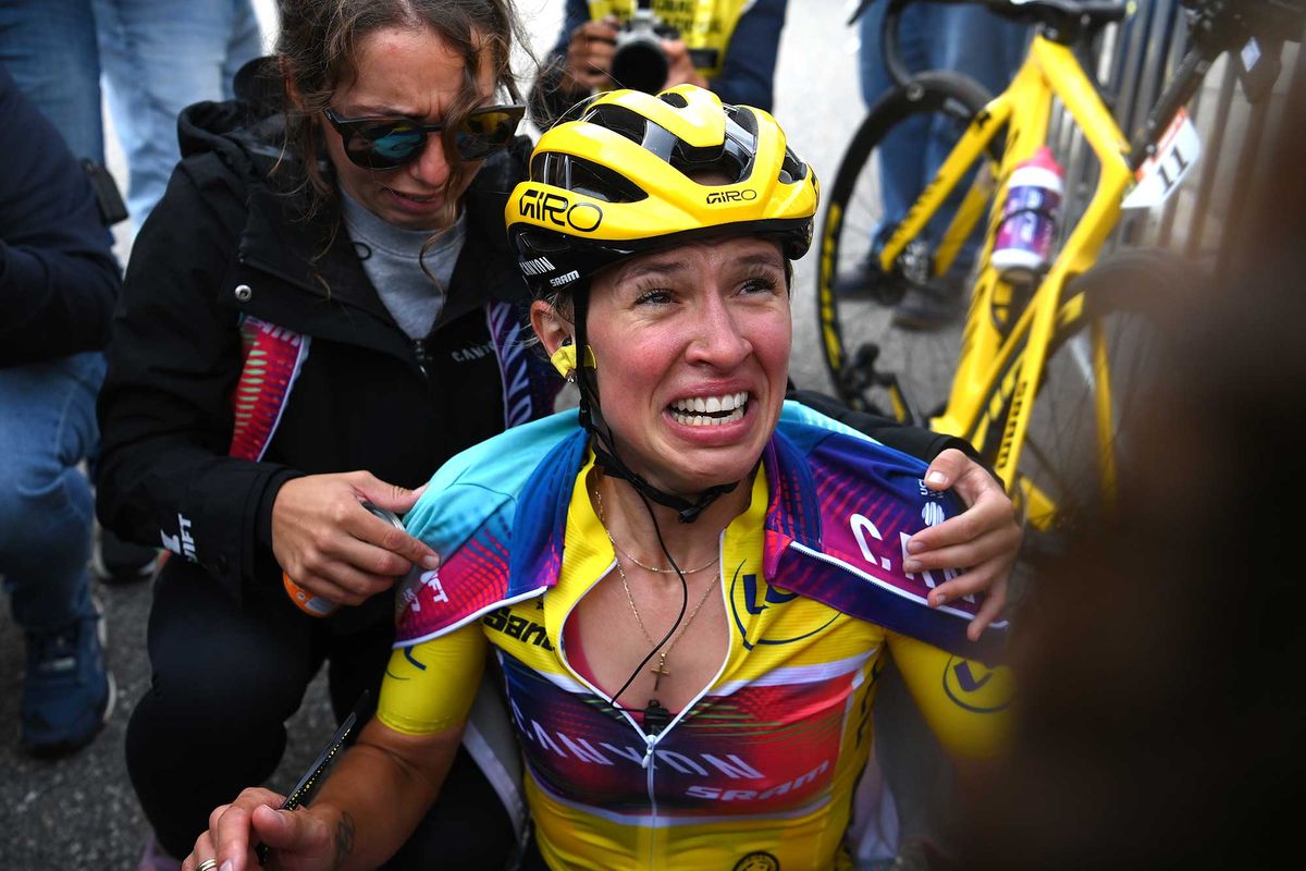 As it happened: Kasia Niewiadoma holds off Demi Vollering's attacks to win Tour de France Femmes