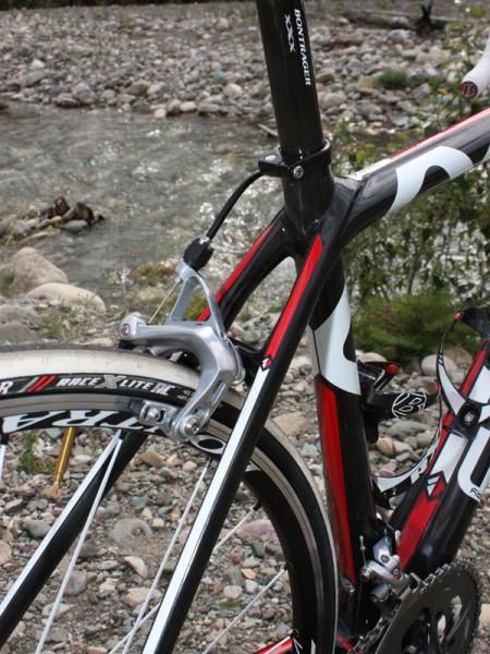 The Cronus uses a dual seat stay design instead of a wishbone layout.