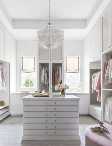 8 Closet Islands That Prove Storage Can Stylish Livingetc   EwGLJPGPPDadPkePN4yXC7 360 80 