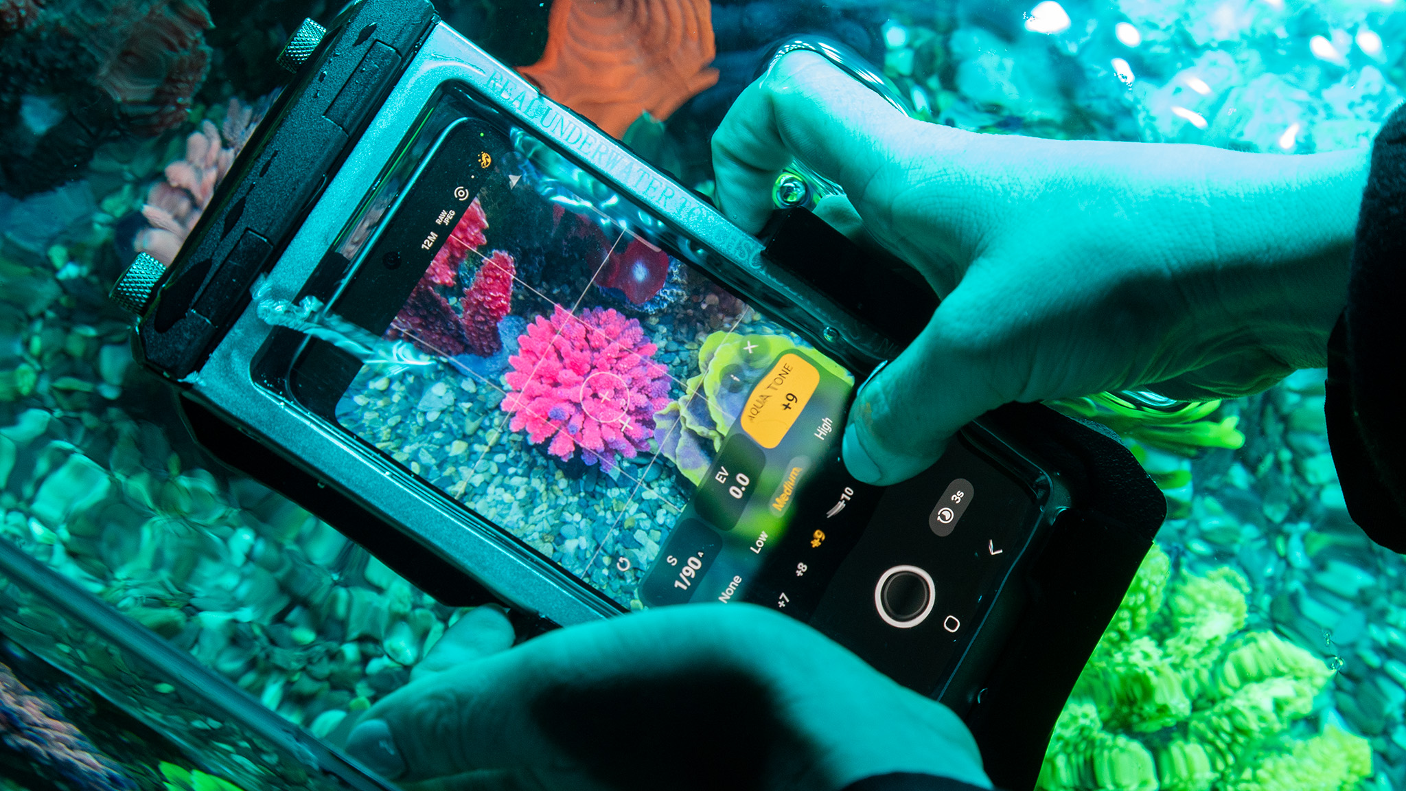 Taking photos underwater using the Samsung Galaxy S26 Ultra's new Aqua Tone camera feature