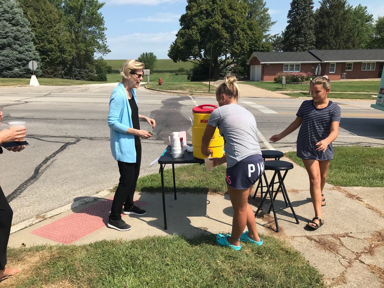 Elizabeth Warren purchases some lemonade.