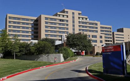 Texas nurse says she can 'no longer defend' hospital's Ebola mishandling