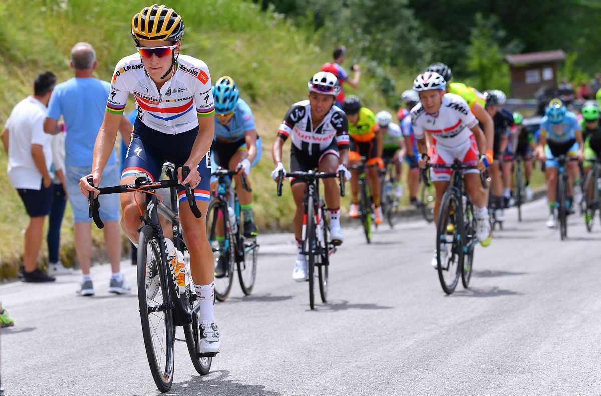 Lizzie Deignan stretches her legs