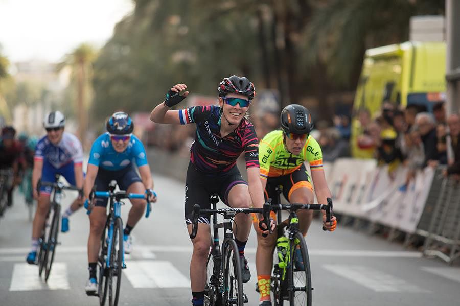 Hannah Barnes (Canyon-SRAM) wins stage 1 at Setmana Ciclista Valenciana