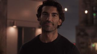 Ryle Kincaid (Justin Baldoni) talks to Lily Bloom in It Ends with Us.