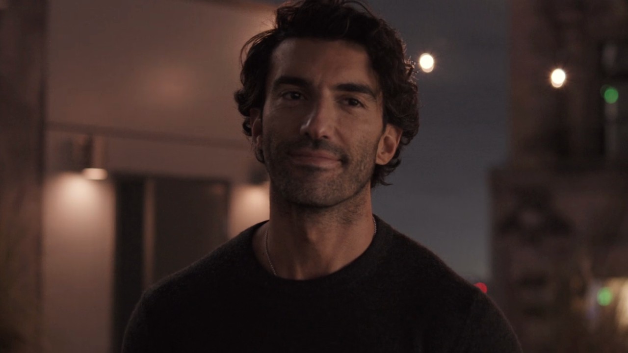 Ryle Kincaid (Justin Baldoni) talks to Lily Bloom in It Ends with Us.