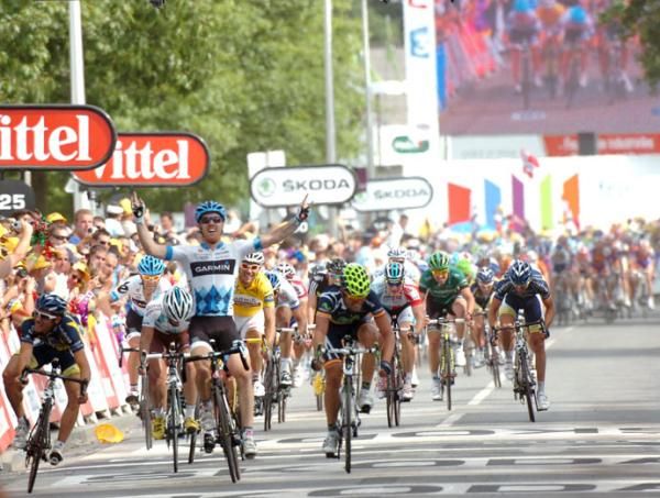 Tyler Farrar (Garmin-Cervelo) held off Romain Feillu for the win.