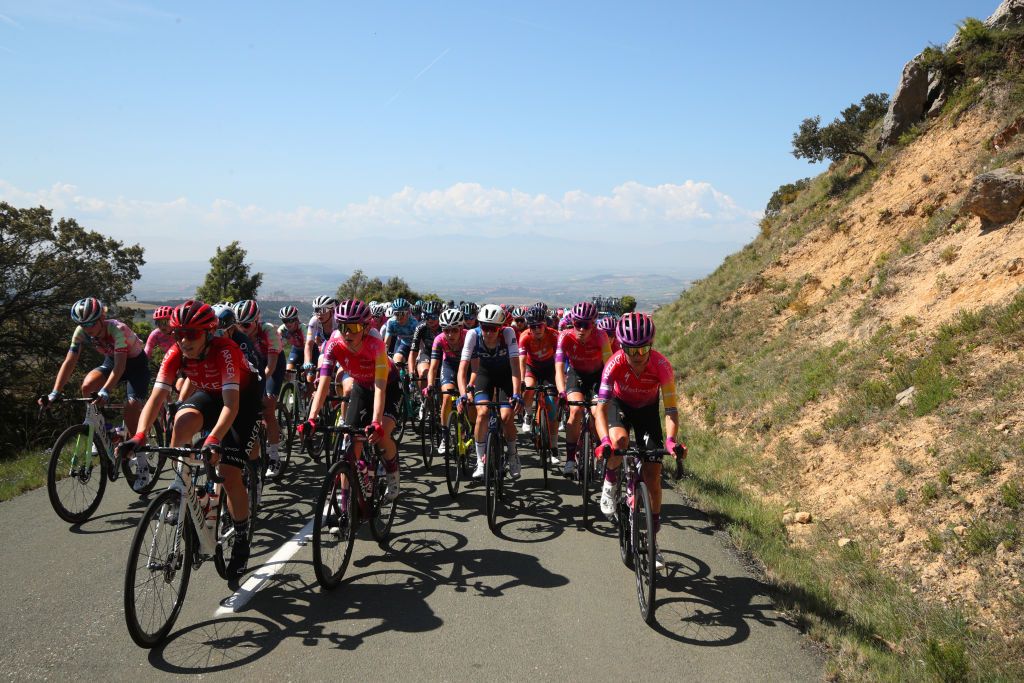 LABASTIDA SPAIN MAY 13 LR Charlotte Becker of Germany and Arkea Pro Cycling Team Anna Shackley of United Kingdom and Team SD Worx Marta Cavalli of Italy and Team FDJ Nouvelle Aquitaine Futuroscope and Ashleigh Moolman Pasio of South Africa and Team SD Worx compete during the 1st Itzulia Women 2022 Stage 1 a 1059km stage from VitoriaGasteiz to Labastida ItzuliaWomen UCIWWT on May 13 2022 in Labastida Spain Photo by Gonzalo Arroyo MorenoGetty Images