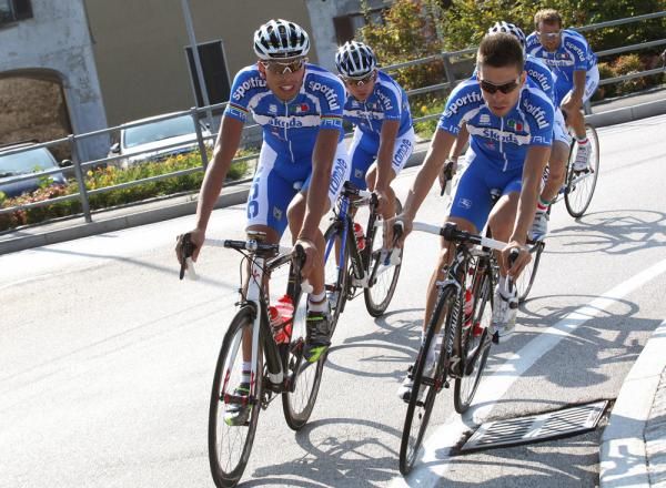 Reigning World Champion Alessandro Ballan leads the bunch alongside Giovanni Visconti