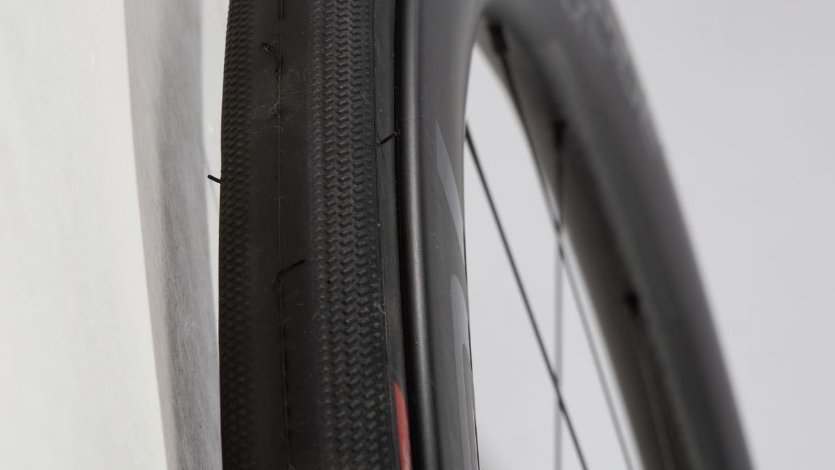 Roval Rapide CLX II lip on front wheel
