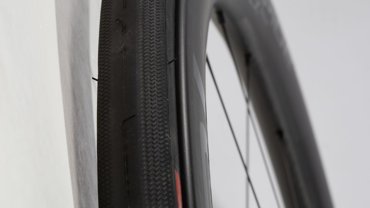 Roval Rapide CLX II lip on front wheel