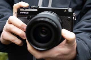 The Fujifilm GFX50R in the hand