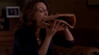 Liz (Tina Fey) "shotguns" a pizza