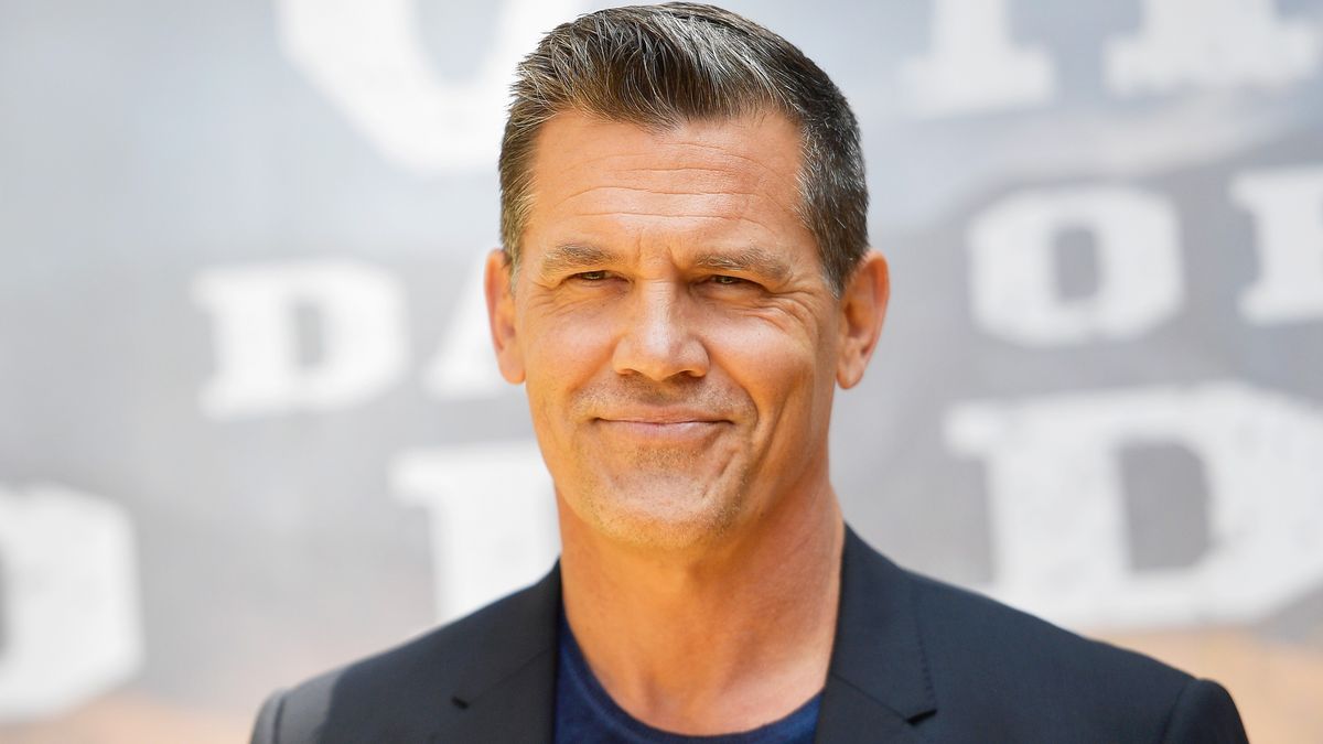 Josh Brolin's maximalist living room has reignited our love for this outdated feature wall trend – a key look for 2024