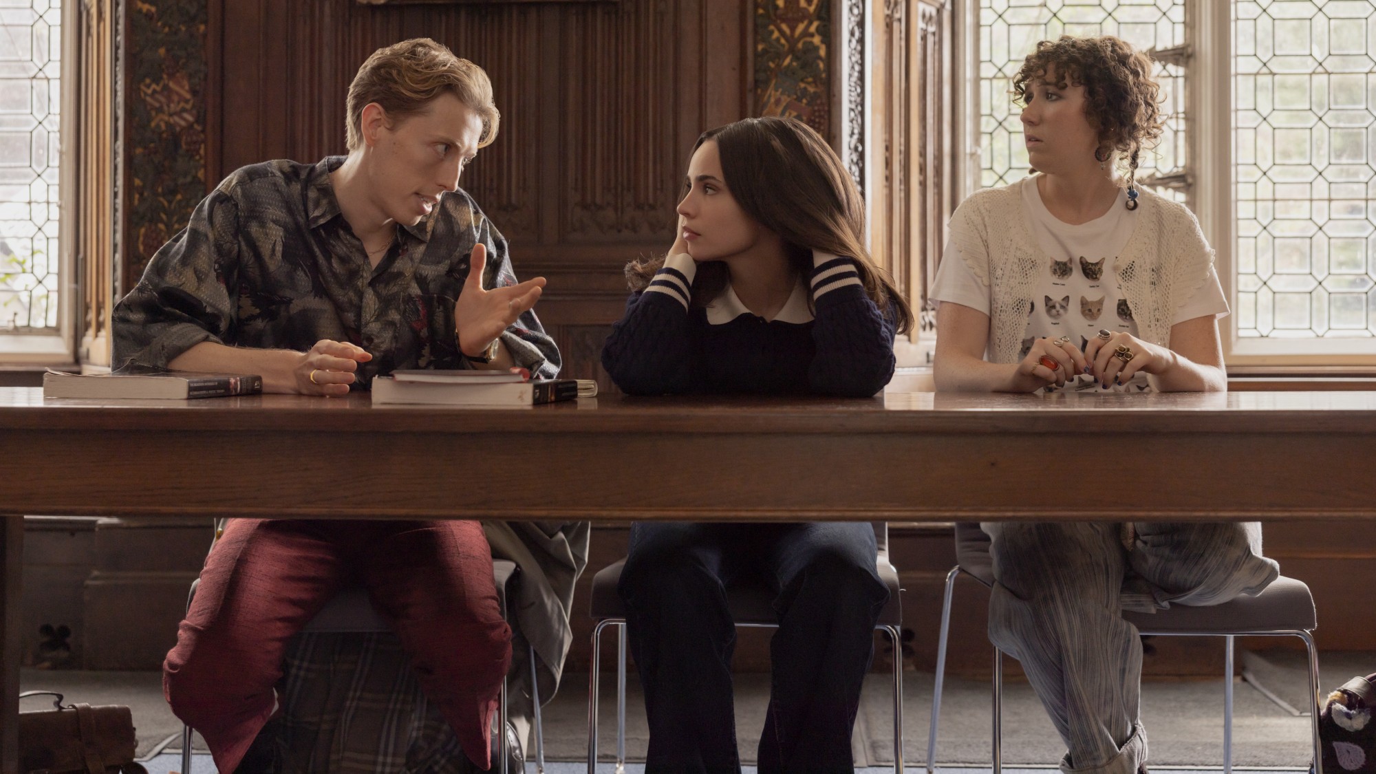 (From L to R) Harry Trevaldwyn as Charlie Butler, Sofia Carson as Anna De La Vega, and Esmé Kingdom as Maggie Timbs in My Oxford Year on Netflix
