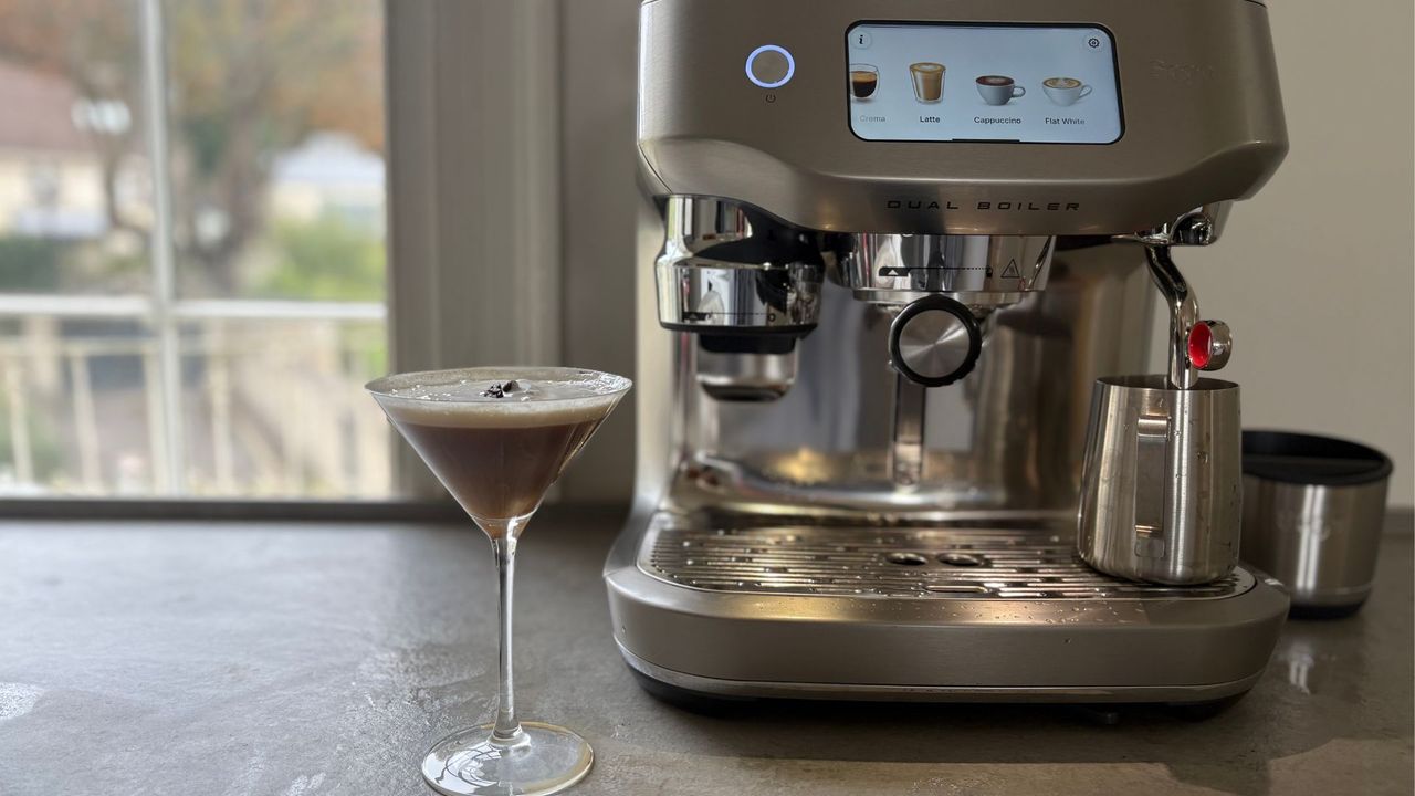 Testing the Sage Oracle Coffee Machine
