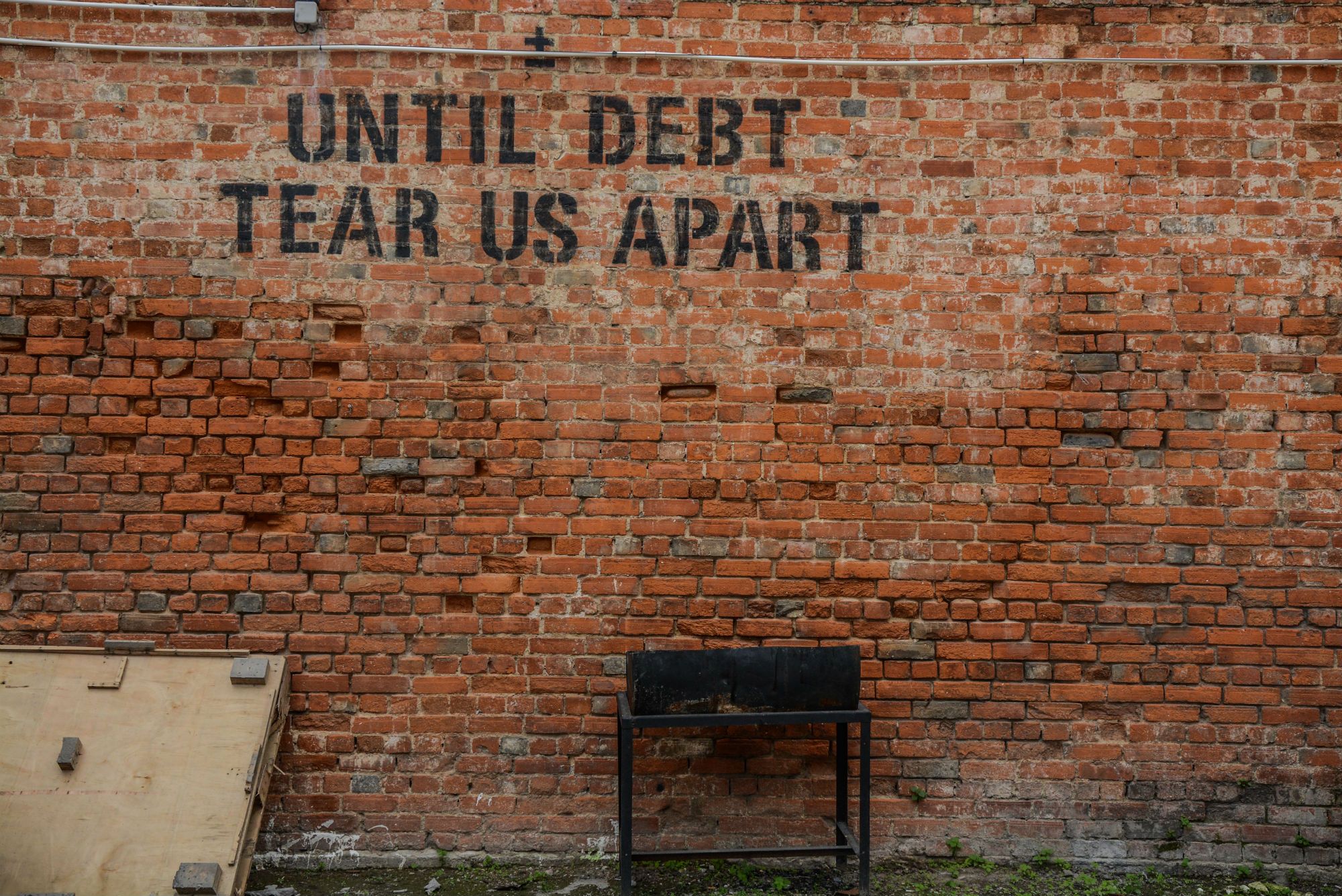 Financial Quashing Financial abuse: spot the signs during lockdown | Marie Claire UK