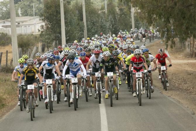 The front of the peloton in the early kilometers