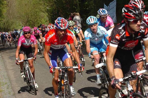 Boogie, Michael Boogerd (Rabobank), racing on home roads.